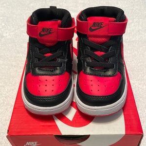 Nike Court Borough Mid size 6c